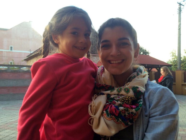 voluntar_fetita